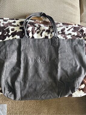 HydroJug Acta Snakeskin tote NWT
